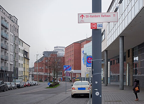 A59 Fahrradumleitung: Start der alten Route am Opernplatz