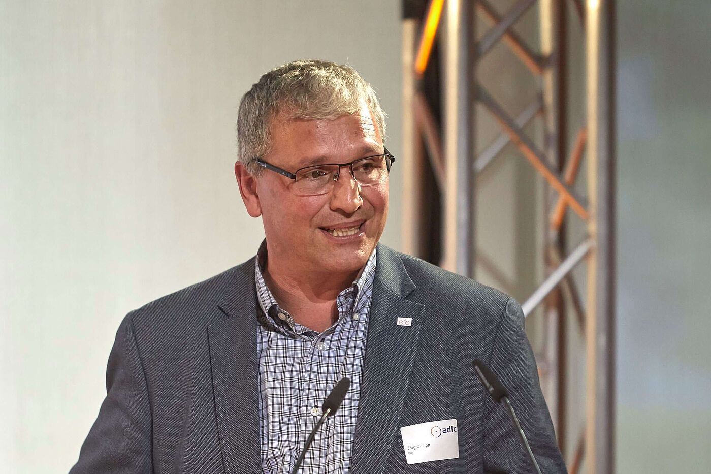 ADFC-Fachveranstaltung 2019 Sichere Kreuzungen Jörg Ortlepp ADFC-Fachveranstaltung 2019 Sichere Kreuzungen Jörg Ortlepp