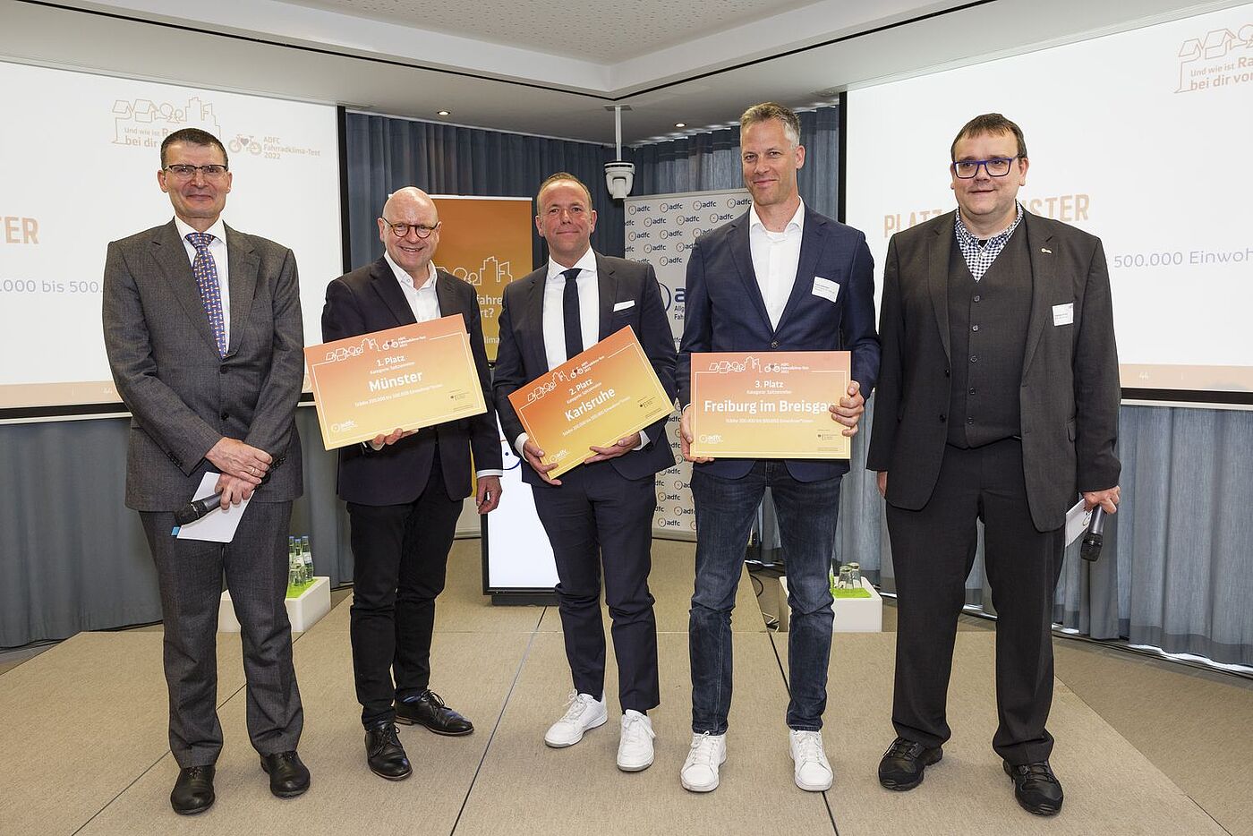 Die Siegerstädte in der Ortsgrößenklasse 200.000 bis 500.000 Einwohner:innen: Münster, Karlsruhe und Freiburg im Breisgau.