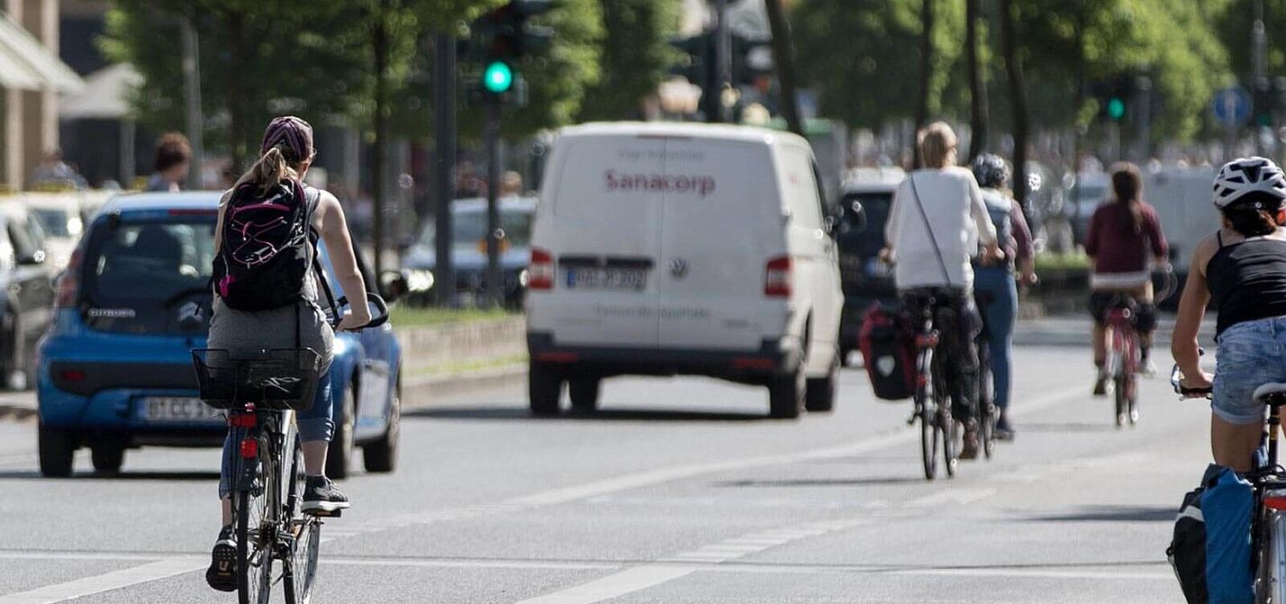 Schutzstreifen und Radfahrstreifen